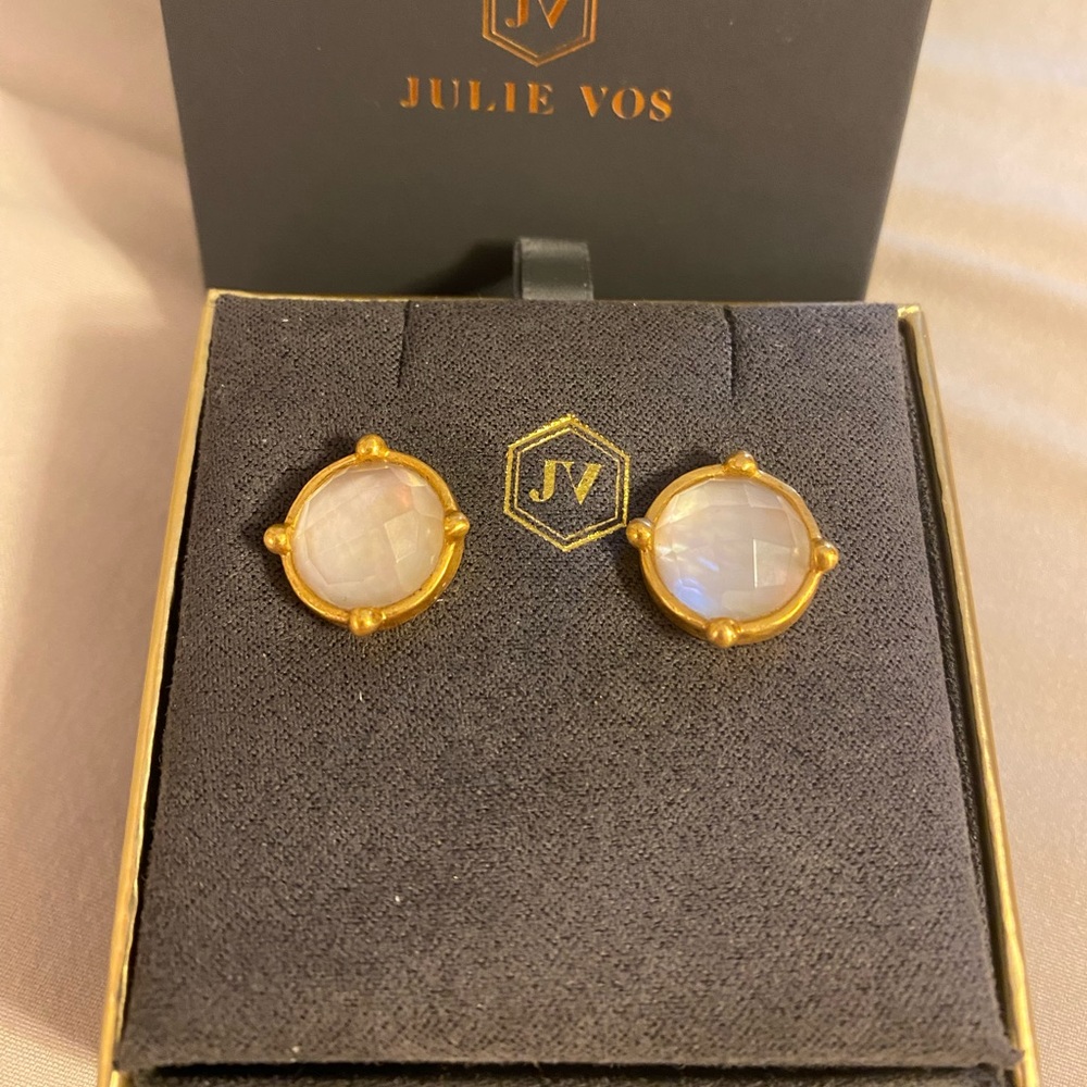 Julie Vos Honey Stud